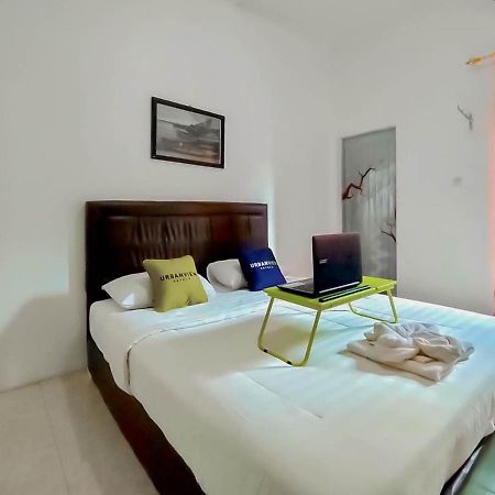 Urbanview Hotel Bagoes Sintang By Reddoorz Exterior foto