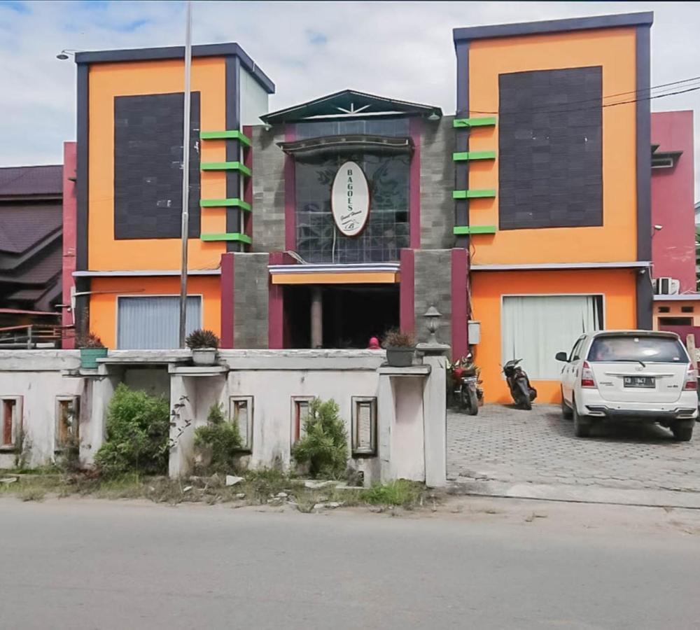 Urbanview Hotel Bagoes Sintang By Reddoorz Exterior foto