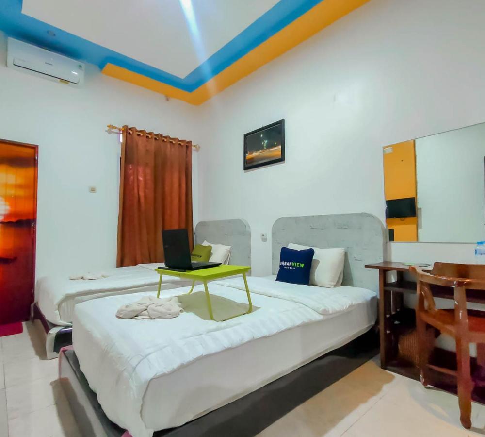 Urbanview Hotel Bagoes Sintang By Reddoorz Exterior foto